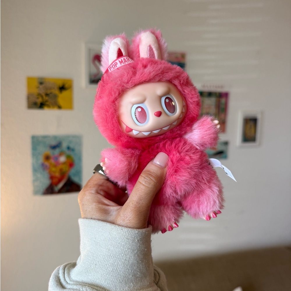 Labubu - NEW IN BOX - Big into Energy “Love” (red)